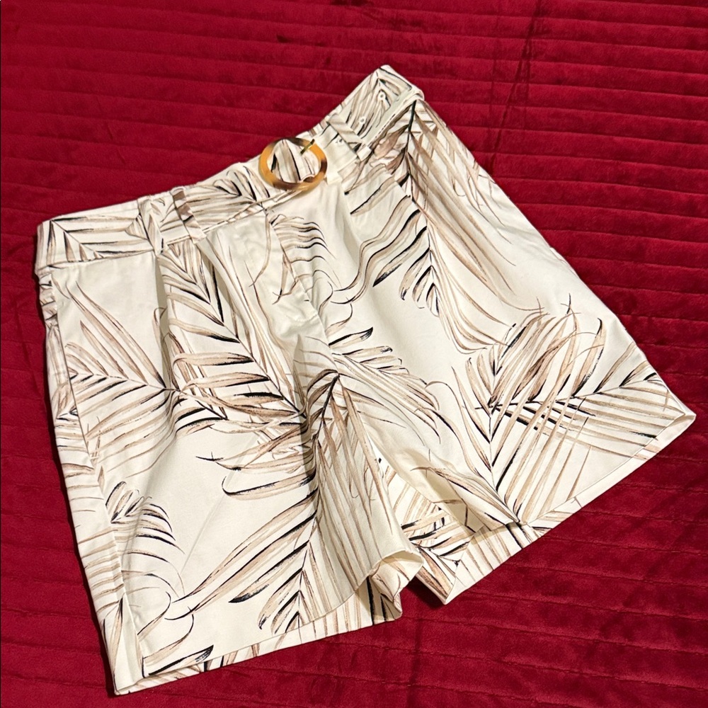 White House Black Market Cream & Tan Leaf Print High Waist Shorts Size “0”
